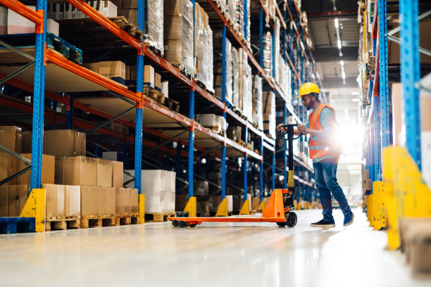 Um centro logístico é um conceito indispensável para quem deseja otimizar operações de armazenamento, distribuição e transporte. Acompanhe!